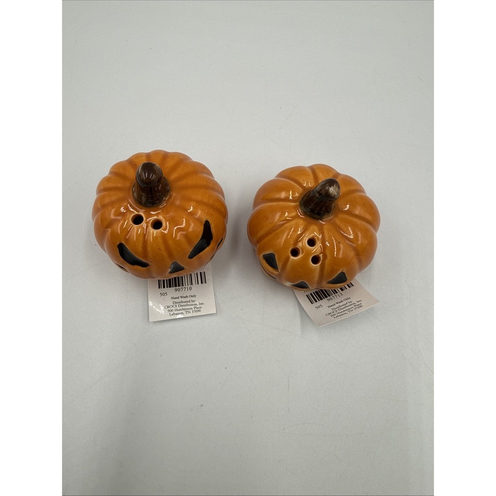 Cracker Barrel Halloween Pumpkin Jack-O'-Lantern Mini Salt & Pepper Shaker 2026$ - Picture 2 of 5